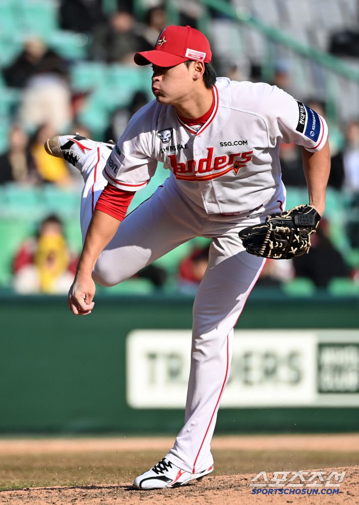 16일 인천SSG랜더스필드에서 열린 시범경기 LG와 SSG의 경기, SSG 조병현이 역투하고 있다. 인천=허상욱 기자wook@sportschosun.com/2025.03.16/