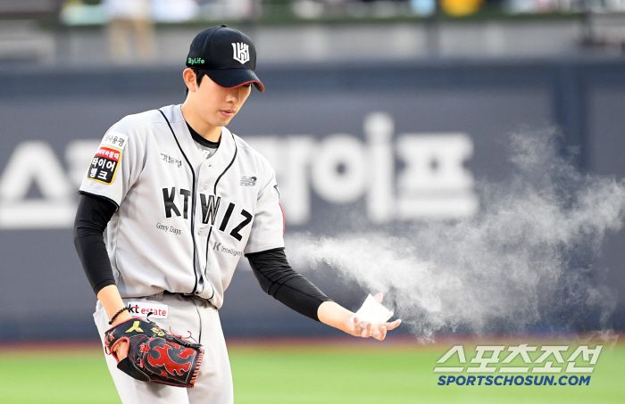 29일 수원KT위즈파크에서 열린 KBO리그 KT 위즈와 두산 베어스의 경기. KT 오원석이 숨을 고르고 있다. 수원=박재만 기자 pjm@sportschosun.com/2025.05.29/