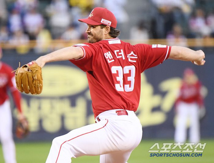 2일 서울 잠실구장에서 열린 SSG-LG전. 선발투수 앤더슨이 투구하고 있다. 잠실=정재근 기자 cjg@sportschosun.com/2025.5.2/