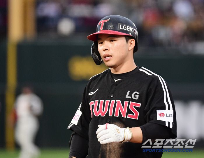 20일 부산 사직야구장에서 열린 KBO리그 롯데와 LG의 경기. 2회초 1타점 적시타 날린 LG 문성주. 부산=송정헌 기자songs@sportschosun.com/2025.05.20/