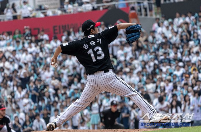 LG 송승기가 3일 NC전서 힘차게 던지고 있다. 사진제공=LG 트윈스