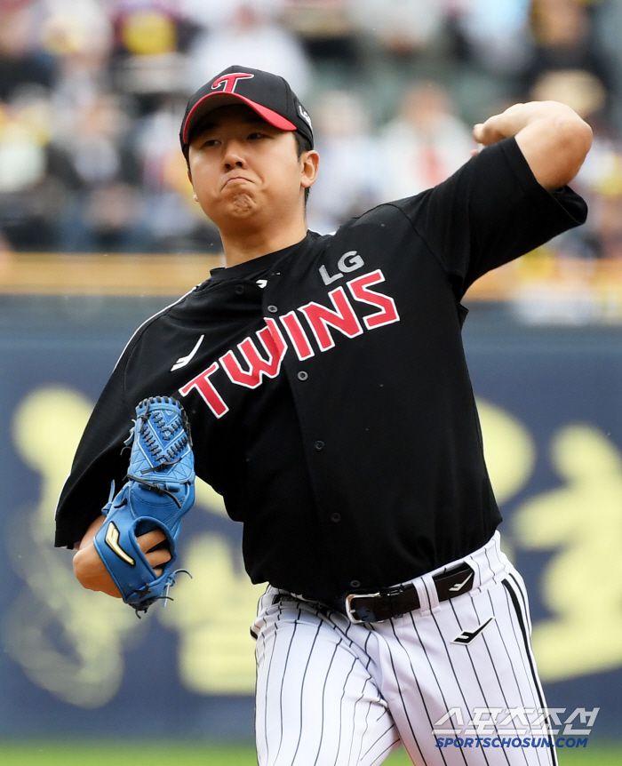 5일 잠실구장에서 열린 두산 베어스와 LG 트윈스의 경기. LG 송승기가 역투하고 있다. 잠실=박재만 기자 pjm@sportschosun.com/2025.05.05/