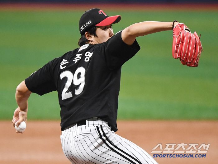 8일 서울 고척스카이돔에서 열린 LG-키움전. 선발투수 손주영이 투구하고 있다. 고척=정재근 기자 cjg@sportschosun.com/2025.4.8/