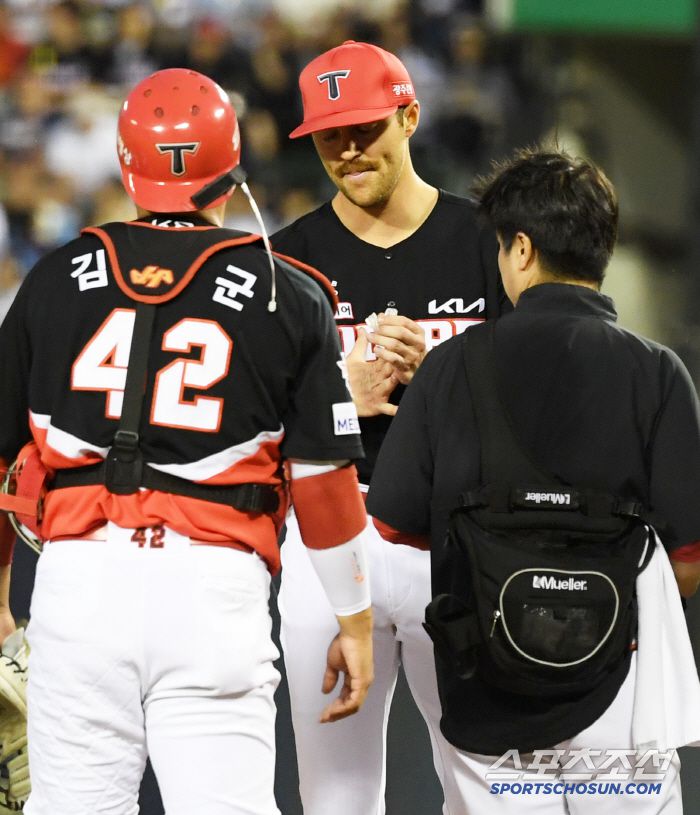 지난해 악몽 같은 강습 타구 이후 또 강습 타구에 맞은 네일.