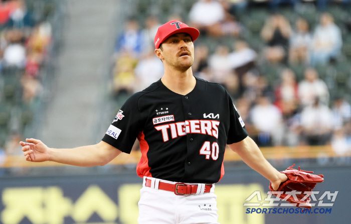 5회를 끝까지 책임진 네일은 6회에도 마운드에 오르고 싶었지만 이범호 감독이 허락하지 않았다.