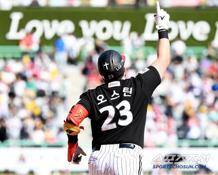 25일 인천 SSG랜더스필드에서 열린 LG-SSG전. 7회초 무사 오스틴이 솔로포를 친 후 세리머니를 하고 있다. 인천=정재근 기자 cjg@sportschosun.com/2025.5.25/