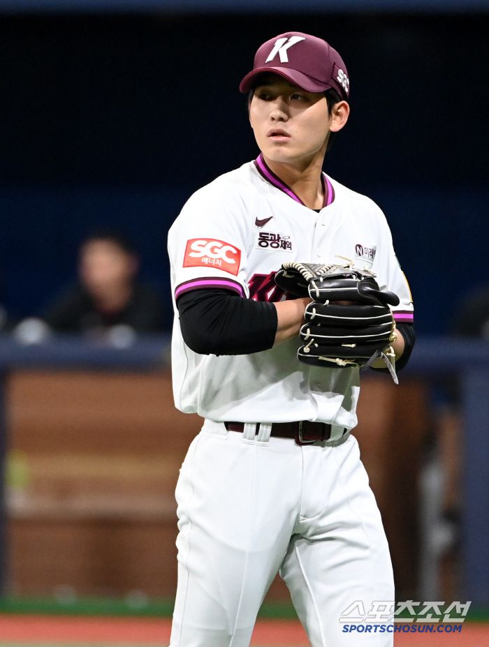 18일 고척스카이돔에서 열린 롯데와 키움의 시범경기, 마운드에 오른 키움 이강준. 고척=허상욱 기자wook@sportschosun.com/2025.03.18/
