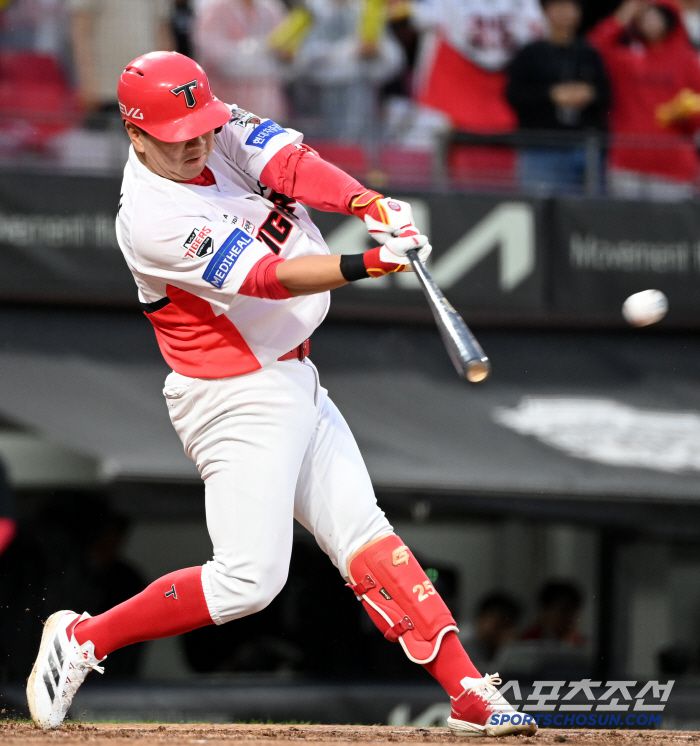 15일 광주KIA챔피언스필드에서 열린 롯데와 KIA의 경기, 2회말 2사 KIA 이우성이 안타를 치고 있다. 광주=허상욱 기자wook@sportschosun.com/2025.05.15/