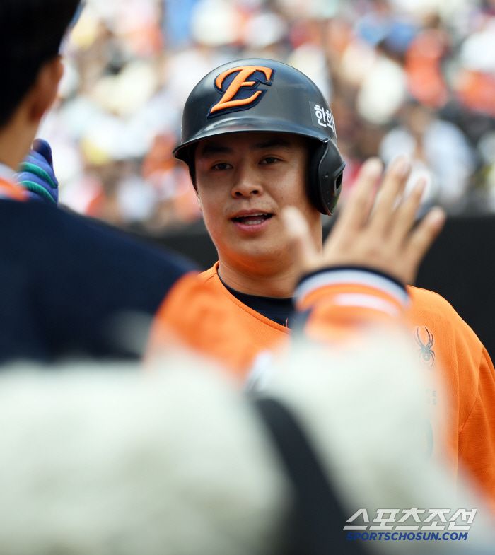 25일 대전 한화생명볼파크에서 열린 한화 이글스와 롯데 자이언츠의 경기. 1회말 무사 1,2루 한화 노시환이 스리런포를 날린 뒤 환호하고 있다. 대전=박재만 기자 pjm@sportschosun.com/2025.05.25/