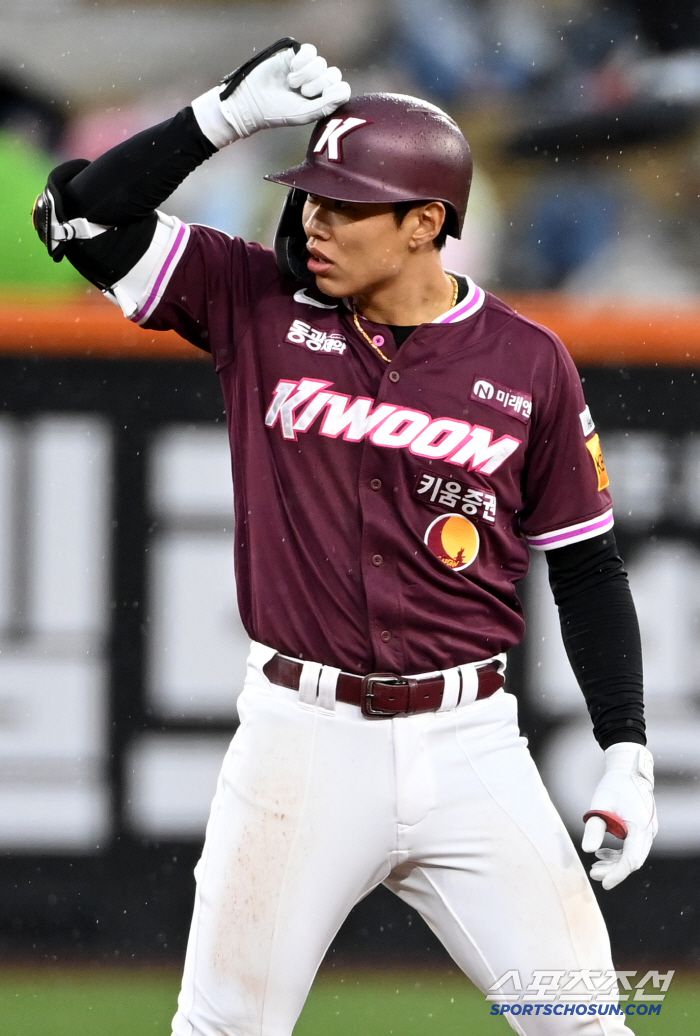12일 대전 한화생명볼파크에서 열린 키움과 한화의 경기, 4회초 무사 1,3루 키움 송성문이 1타점 2루타를 치고 기뻐하고 있다. 대전=허상욱 기자wook@sportschosun.com/2025.04.12/