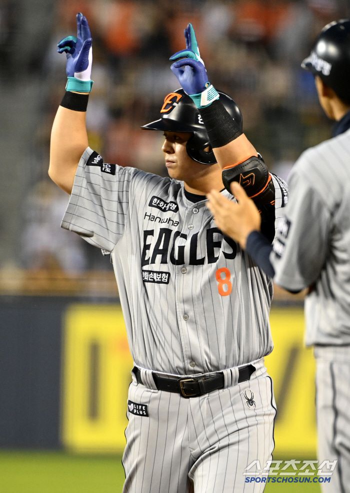 27일 잠실야구장에서 열린 한화와 LG의 경기, 6회초 2사 2루 한화 노시환이 1타점 적시타를 치고 기뻐하고 있다. 잠실=허상욱 기자wook@sportschosun.com/2025.05.27/