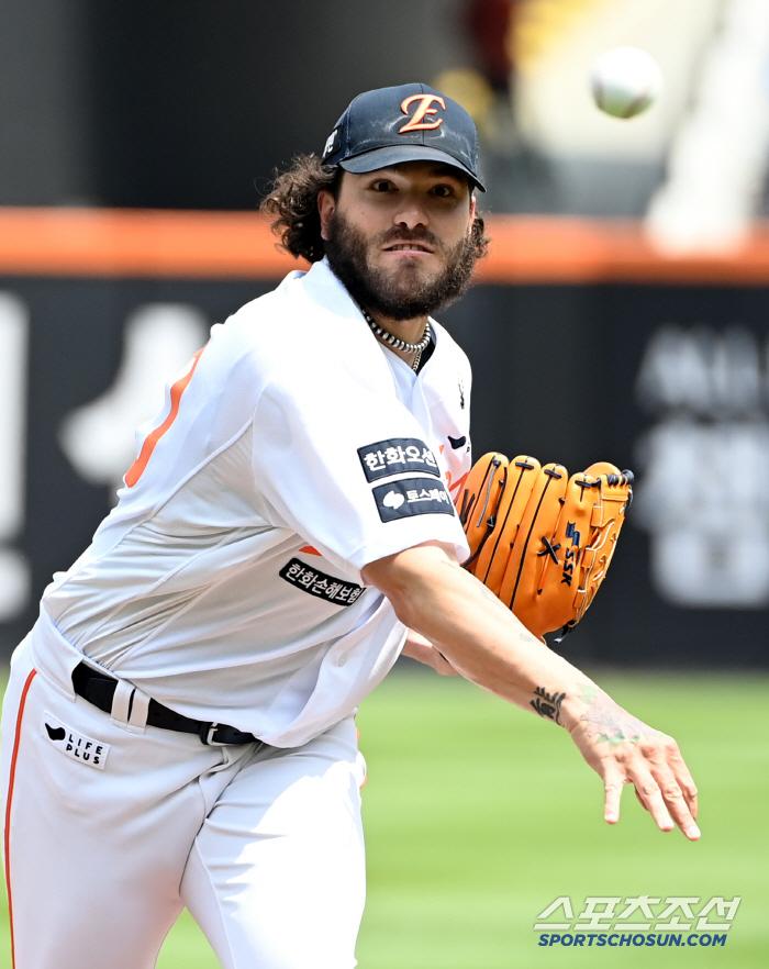 3일 대전 한화생명볼파크에서 열린 KT와 한화의 경기, 한화 선발투수 폰세가 역투하고 있다. 대전=허상욱 기자wook@sportschosun.com/2025.06.03/