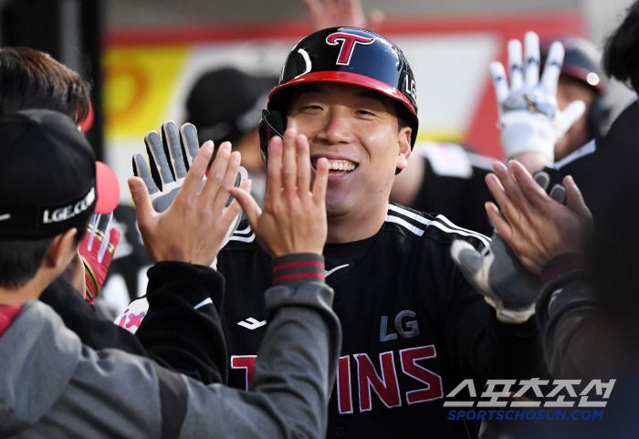 25일 광주 기아챔피언스필드에서 열린 KIA 타이거즈와 LG 트윈스의 경기. 김현수가 득점 후 환호하고 있다. 광주=박재만 기자 pjm@sportschosun.com/2025.04.25/