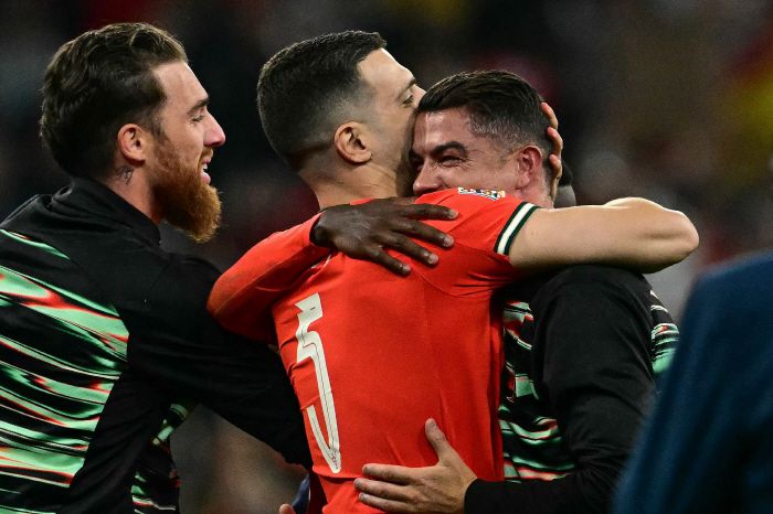 Portugal's forward #07 Cristiano Ronaldo and Portugal's defender #05 Diogo Dalot<저작권자(c) AFP연합뉴스, 무단 전재-재배포, AI 학습 및 활용 금지>