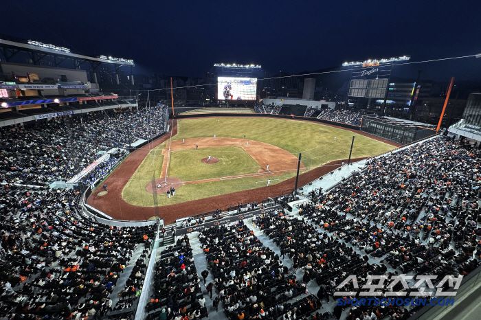 17일 대전 한화생명볼파크에서 열린 KBO리그 시범경기 한화와 삼성의 경기. 1만 1천석 매진을 기록한 한화생명볼파크. 대전=송정헌 기자songs@sportschosun.com/2025.03.17/
