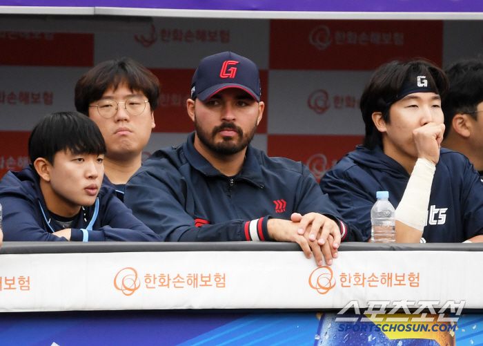 24일 대전 한화생명볼파크에서 열린 한화 이글스와 롯데 자이언츠의 경기. 롯데 감보아가 경기를 지켜보고 있다. 대전=박재만 기자 pjm@sportschosun.com/2025.05.24/