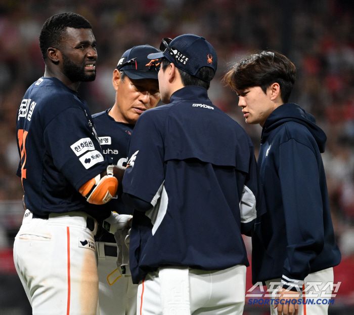 8일 광주 KIA챔피언스필드에서 열린 한화와 KIA의 경기, 연장 10회초 1사 2루 한화 플로리얼이 사구에 맞은 후 괴로워하고 있다. 광주=허상욱 기자wook@sportschosun.com/2025.06.08/