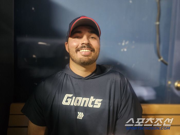 경기 후 밝은 표정으로 인터뷰 하는 감보아. 잠실=스포츠조선 정현석 기자 hschung@sportschosun.com