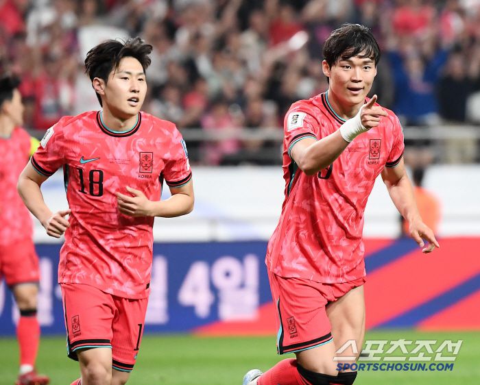 10일 서울월드컵경기장에서 열린 대한민국과 쿠웨이트의 2026년 북중미월드컵 아시아 3차예선 B조 최종전. 이강인의 추가골 이후 오현규까지 골을 성공시킨 후 환호하고 있다. 상암=정재근 기자 cjg@sportschosun.com/2025.6.10/