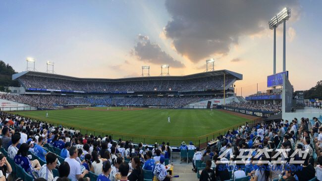 24일 대구 삼성라이온즈파크에서 열린 삼성과 롯데의 경기. 무더운 날씨에도 만원관중 찾은 라팍. 대구=송정헌 기자songs@sportschosun.com/2024.08.24/