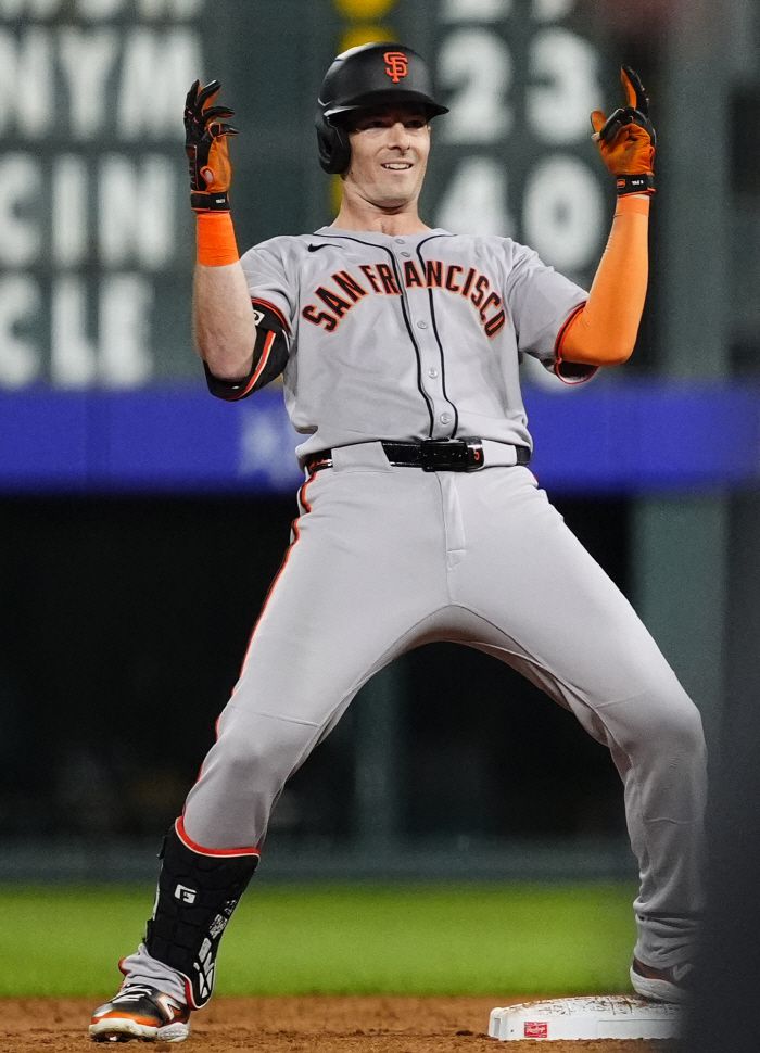 마이크 야스트렘스키가 8회초 1사 만루서 우중간 2타점 3루타를 날린 뒤 포효하고 있다. Imagn Images연합뉴스