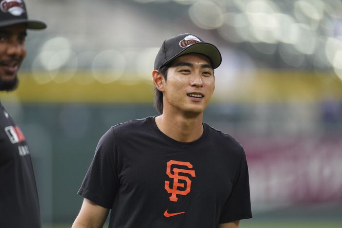 이정후가 12일(한국시각) 콜로라도전을 앞두고 활짝 웃고 있다. AP연합뉴스