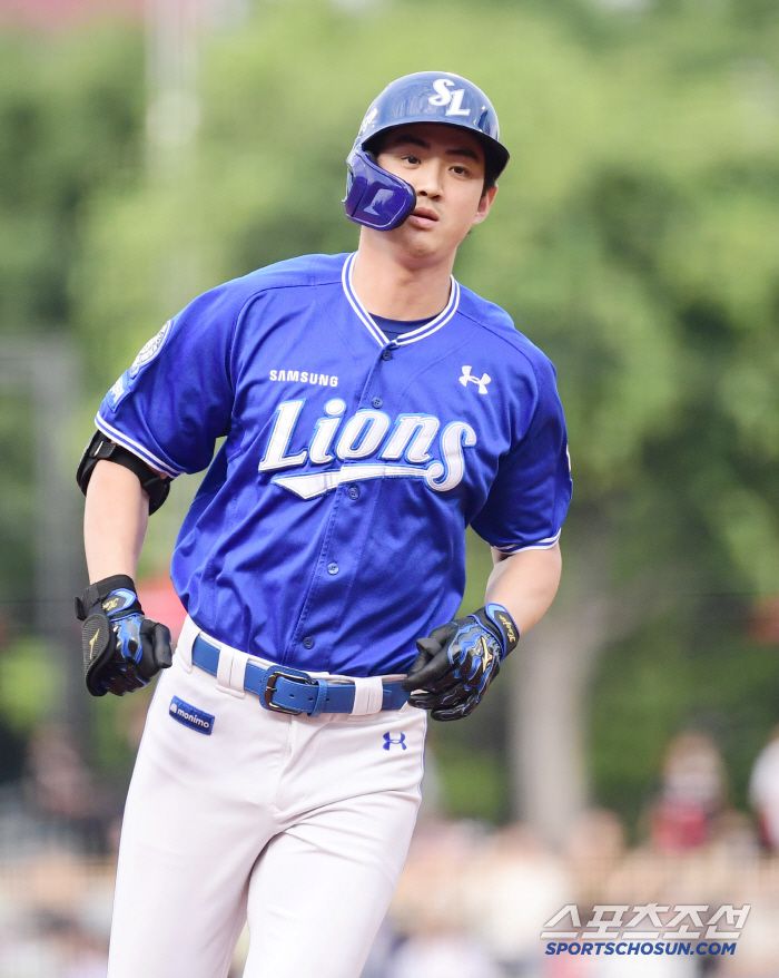 12일 광주 기아챔피언스필드에서 열린 KBO리그 KIA와 삼성의 경기. 1회초 삼성 구자욱이 KIA 윤영철을 상대로 투런홈런을 날렸다. 그라운드를 돌고 있는 구자욱. 광주=송정헌 기자songs@sportschosun.com/2025.06.12/