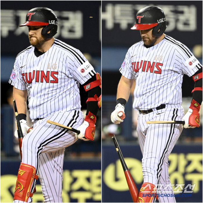 부러진 방망이를 무릎으로 부러뜨리며 분노를 표출
