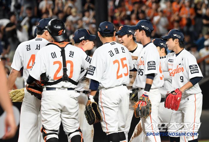 12일 대전 한화생명볼파크에서 열린 한화 이글스와 두산 베어스의 경기. 스윕에 성공한 한화 선수들이 기뻐하고 있다. 대전=박재만 기자 pjm@sportschosun.com/2025.06.12/