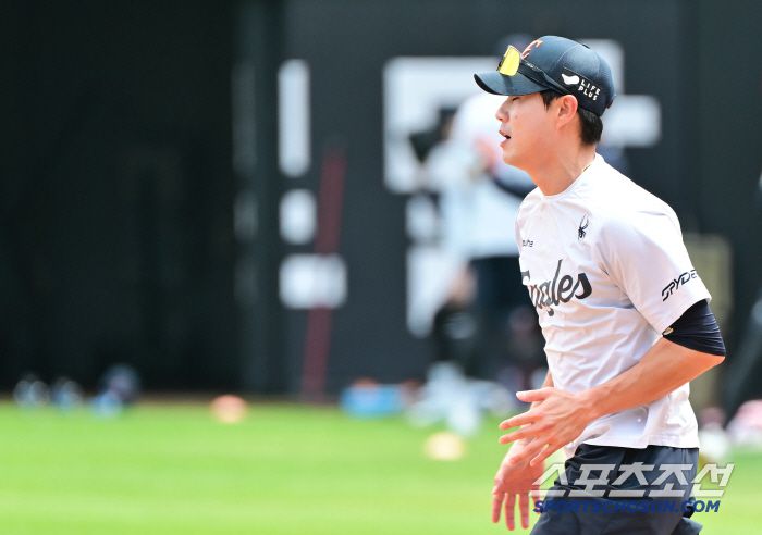 14일 대전 한화생명볼파크에서 열리는 한화와 LG의 경기. 러닝으로 몸을 풀고 있는 한화 심우준. 대전=송정헌 기자songs@sportschosun.com/2025.06.14/