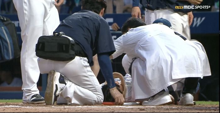 응급 처치를 받고있는 NC 최정원. 사진=MBC스포츠+, 티빙 중계 화면 캡쳐