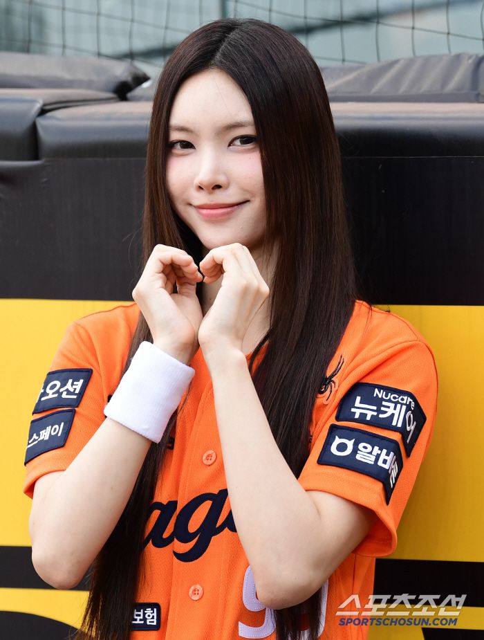 '충청의 딸' 인사를 하고 있는 윤아.