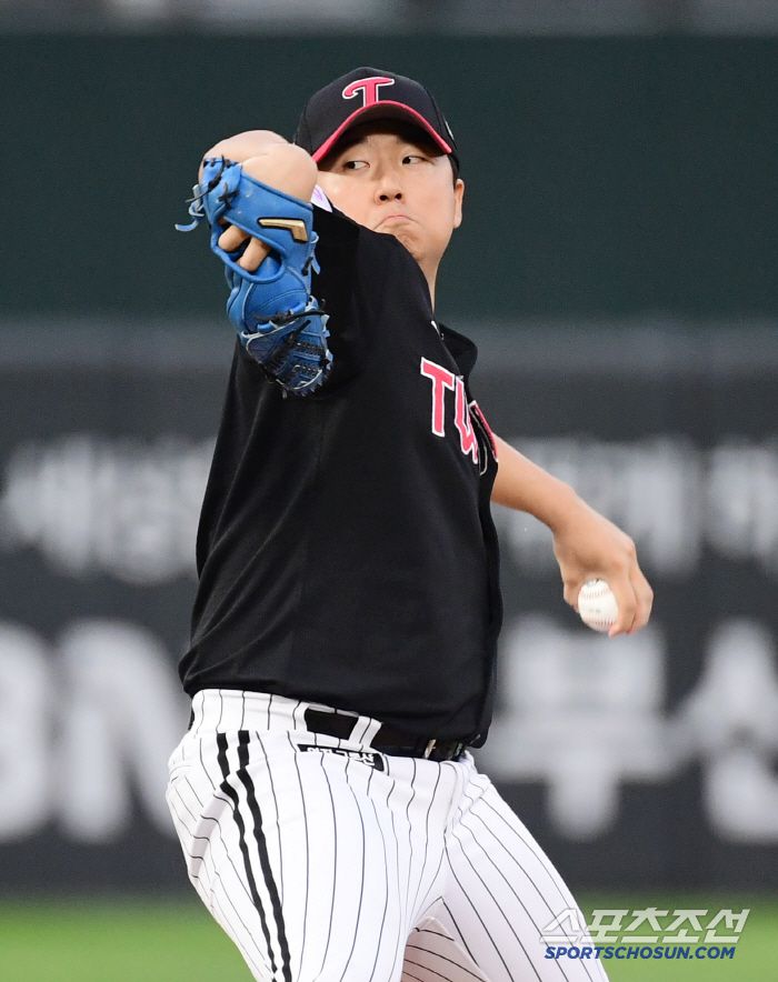 20일 부산 사직야구장에서 열린 KBO리그 롯데와 LG의 경기. 선발 투구하고 있는 LG 송승기. 부산=송정헌 기자songs@sportschosun.com/2025.05.20/