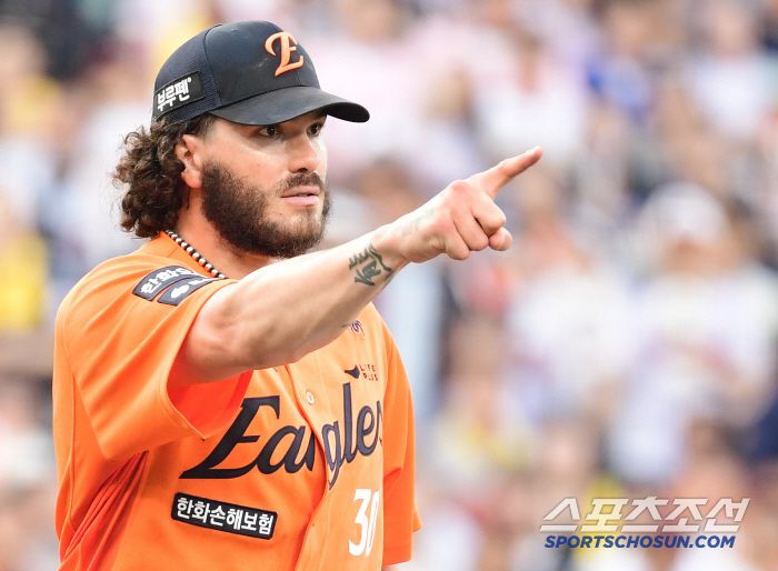 14일 대전 한화생명볼파크에서 열린 한화와 LG의 경기. 6회 박동원 삼진 잡고 이닝을 마친 한화 폰세. 대전=송정헌 기자songs@sportschosun.com/2025.06.14/