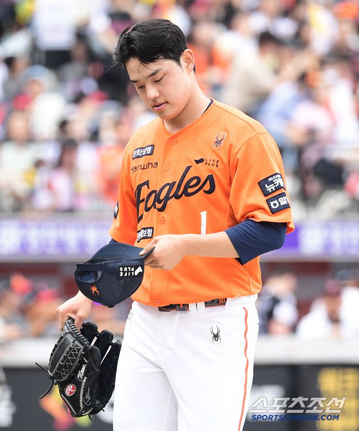 15일 대전 한화생명볼파크에서 열린 한화와 LG의 경기. 3회초 2실점을 허용한 한화 선발 문동주. 대전=송정헌 기자songs@sportschosun.com/2025.06.15/