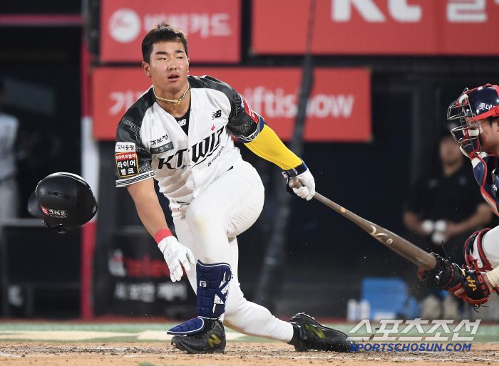 12일 수원 KT위즈파크에서 열린 롯데-KT전. 6회말 2사 1, 2루 안현민이 헛스윙 삼진을 당하고 있다. 수원=정재근 기자 cjg@sportschosun.com/2025.6.12/