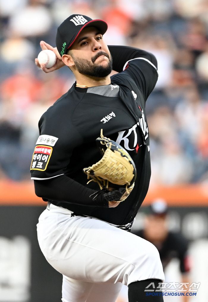 5일 대전 한화생명볼파크에서 열린 KT와 한화의 경기, KT 선발투수 헤이수스가 역투하고 있다. 대전=허상욱 기자wook@sportschosun.com/2025.06.05/