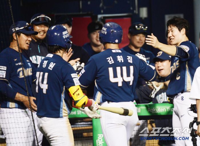 17일 잠실구장에서 열린 LG와 NC의 경기. 9회 솔로홈런을 날린 NC 김휘집. 잠실=송정헌 기자songs@sportschosun.com/2025.06.17/