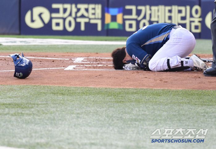 17일 잠실구장에서 열린 LG와 NC의 경기. 2회초 NC 박건우가 LG 에르난데스의 볼에 '헤드샷'을 당했다. 쓰러진 박건우. 잠실=송정헌 기자songs@sportschosun.com/2025.06.17/