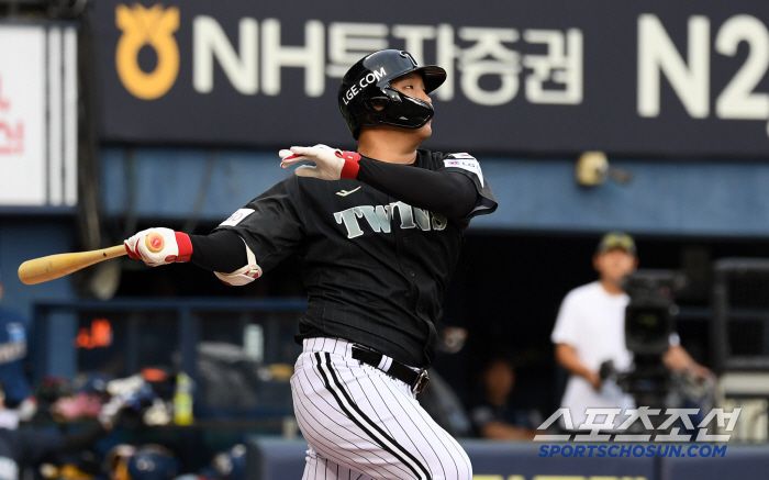 18일 잠실구장에서 열린 LG 트윈스와 NC 다이노스의 경기. LG 문보경이 타격을 하고 있다. 잠실=박재만 기자 pjm@sportschosun.com/2025.06.18/