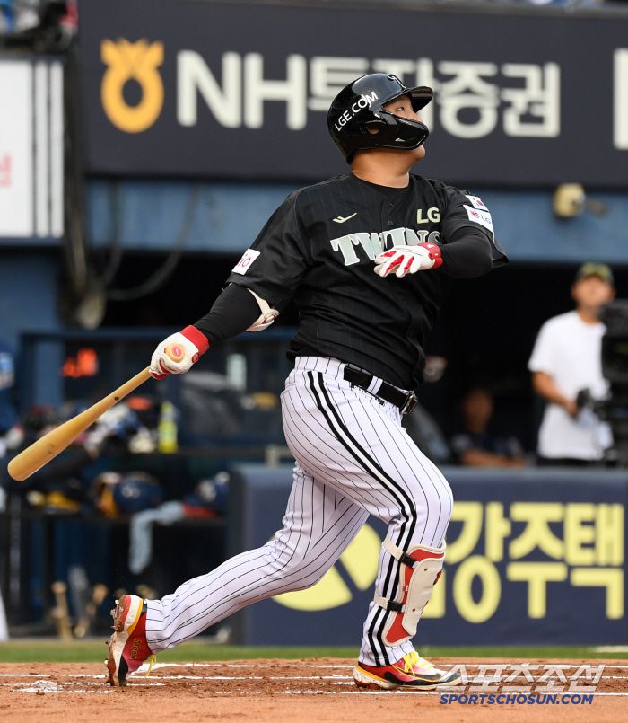 18일 잠실구장에서 열린 LG 트윈스와 NC 다이노스의 경기. LG 문보경이 타격을 하고 있다. 잠실=박재만 기자 pjm@sportschosun.com/2025.06.18/