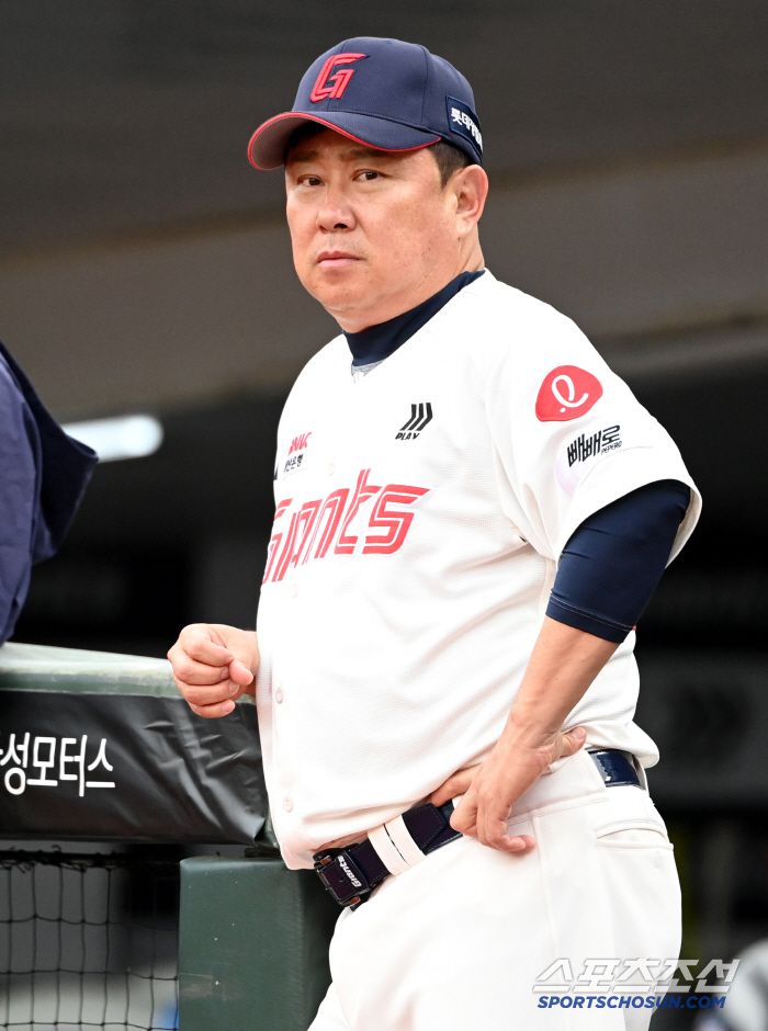 17일 부산 사직야구장에서 열린 한화와 롯데의 경기, 경기에 나선 롯데 김태형 감독. 부산=허상욱 기자wook@sportschosun.com/2025.06.17/