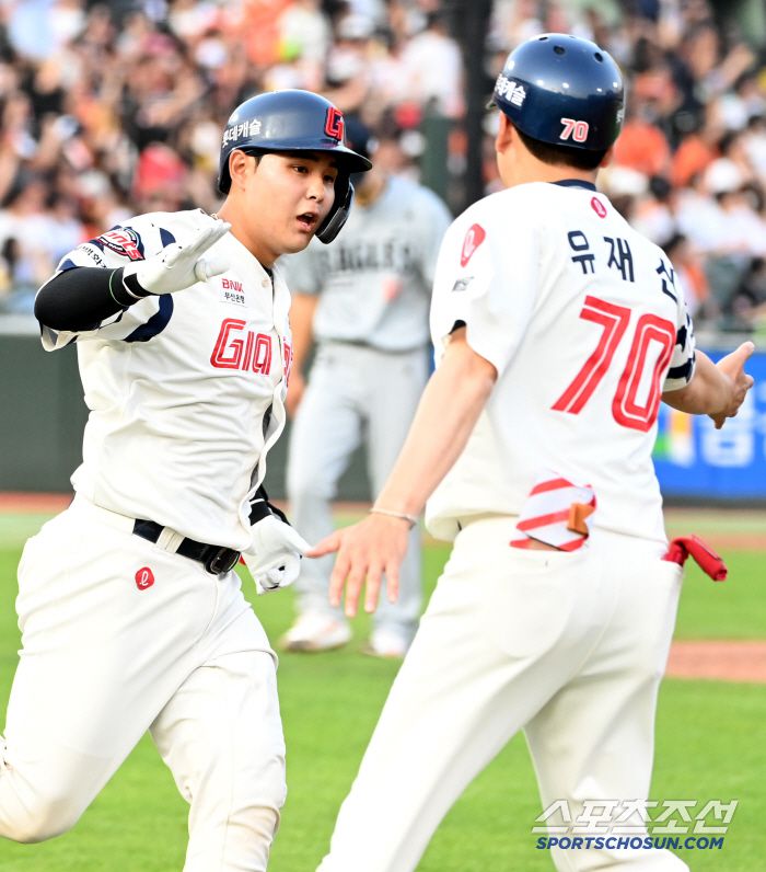 18일 부산 사직야구장에서 열린 한화와 롯데의 경기, 2회말 2사 1,2루 롯데 박재엽이 선제 3점홈런을 치고 있다. 부산=허상욱 기자wook@sportschosun.com/2025.06.18/