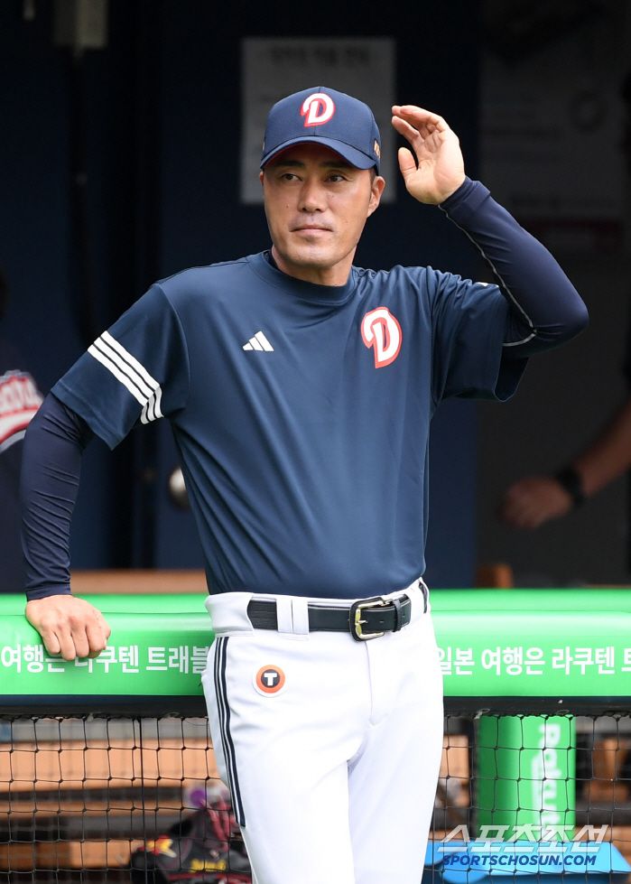 조성환 감독대행은 흐뭇하게 타격 훈련을 지켜봤다.