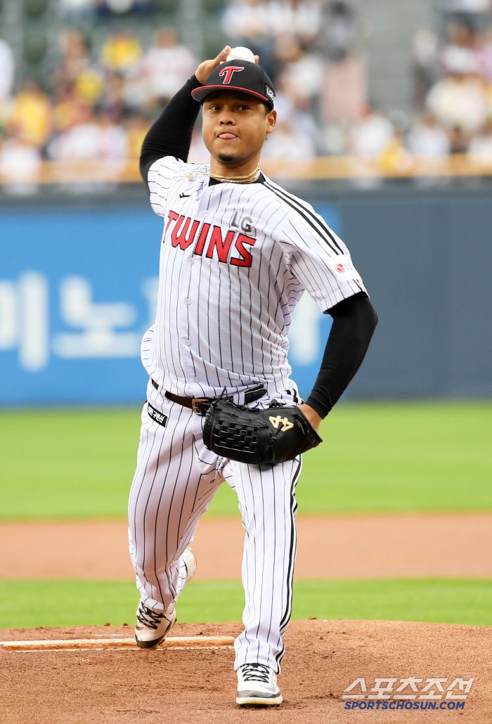 21일 잠실구장에서 열린 LG 트윈스와 두산 베어스의 경기. LG 에르난데스가 역투하고 있다. 잠실=박재만 기자 pjm@sportschosun.com/2025.06.21/