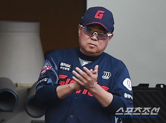 김태형 감독이 기뻐하고 있다. 인천=정재근 기자 cjg@sportschosun.com/2025.6.14/