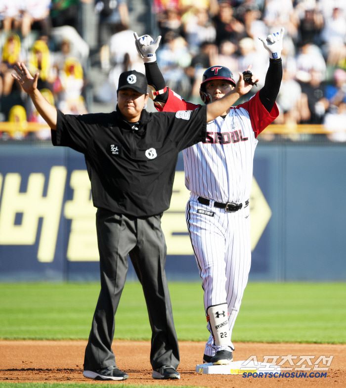 22일 잠실구장에서 열린 LG 트윈스와 두산 베어스의 경기. 1회말 무사 1루 LG 김현수가 적시타를 날린 뒤 환호하고 있다. 잠실=박재만 기자 pjm@sportschosun.com/2025.06.22/