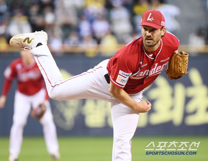 2일 서울 잠실구장에서 열린 SSG-LG전. 선발투수 앤더슨이 투구하고 있다. 잠실=정재근 기자 cjg@sportschosun.com/2025.5.2/
