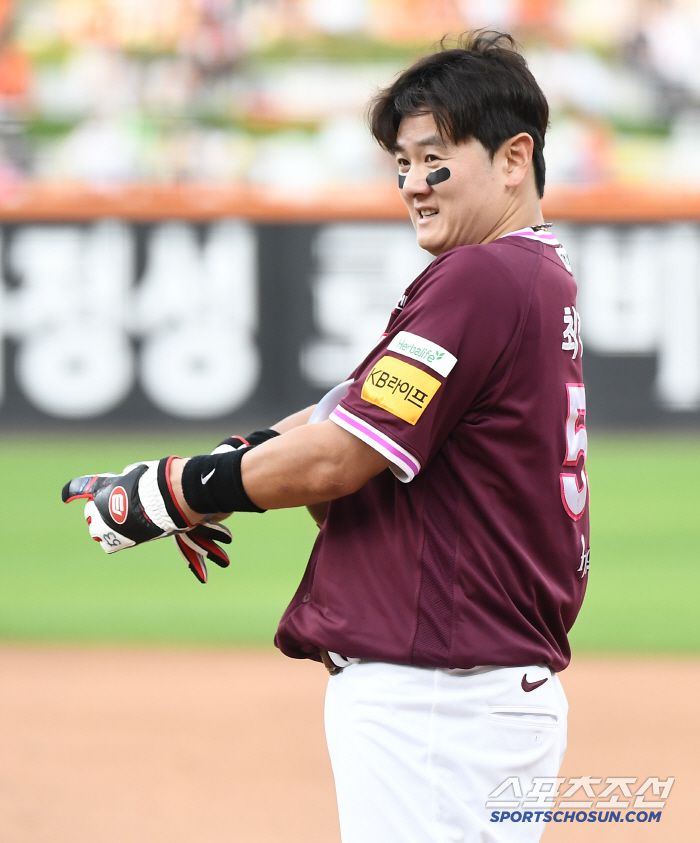 상대 투수의 폭풍 칭찬. 최주환으로서도 생소한 경험.