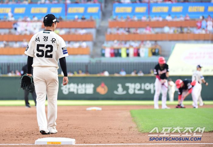 22일 인천 SSG랜더스필드에서 열린 SSG와 KIA의 경기. 5회 실책성 수비로 박찬호에게 2루타를 내준 SSG 석정우 3루수. 인천=송정헌 기자songs@sportschosun.com/2025.06.22/